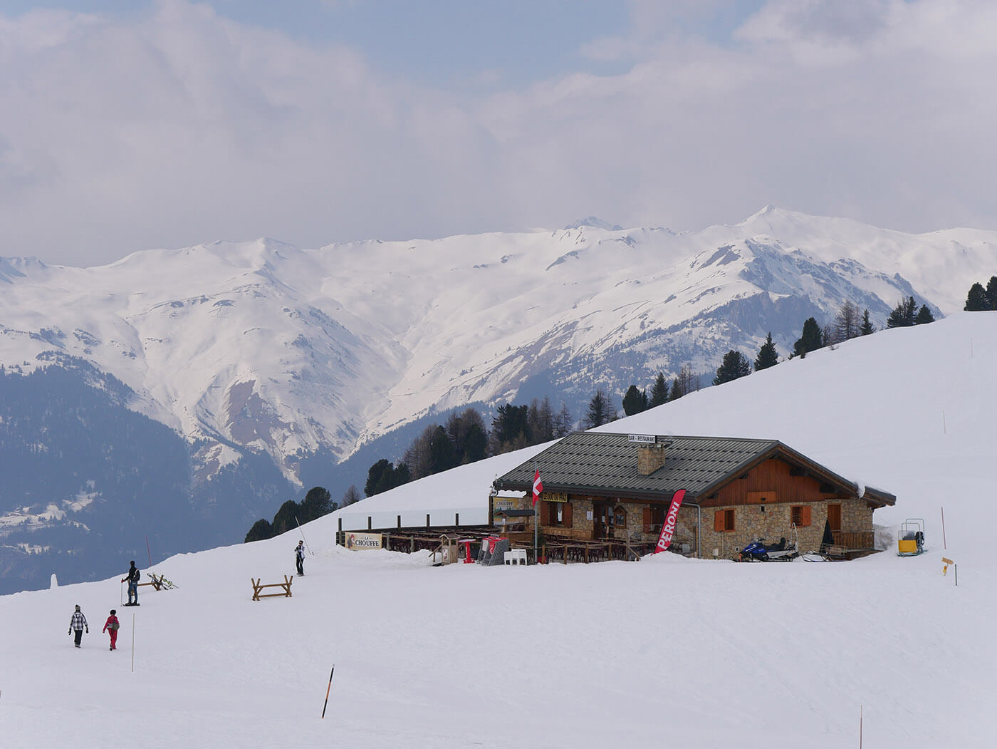 Photo de restaurant d'altitude dans un paysage enneigé prise avec le Lumix G7 + GX Vario 14-140 mm