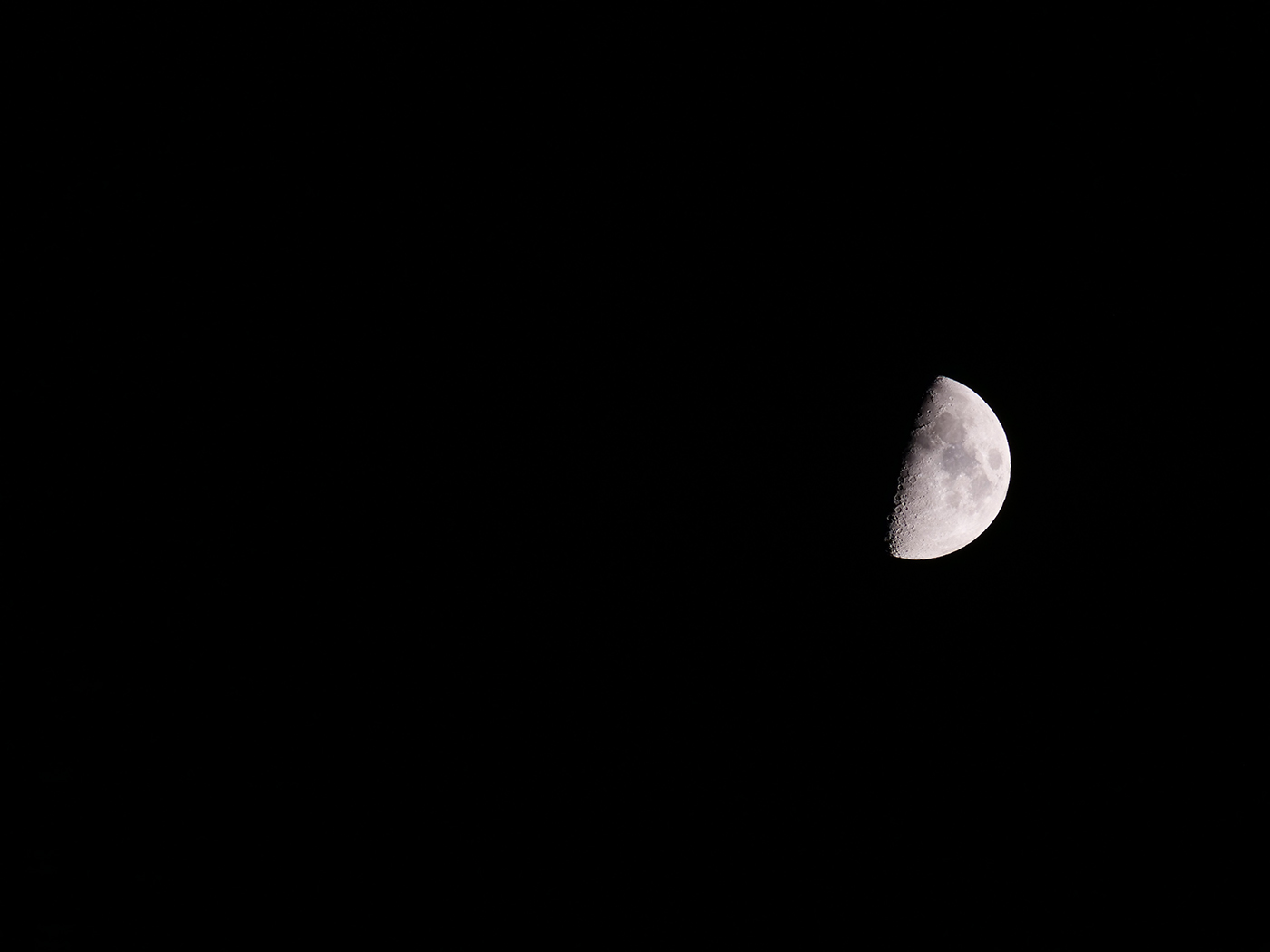 photo de l'astre lunaire avec hybride Lumix et téléobjectif