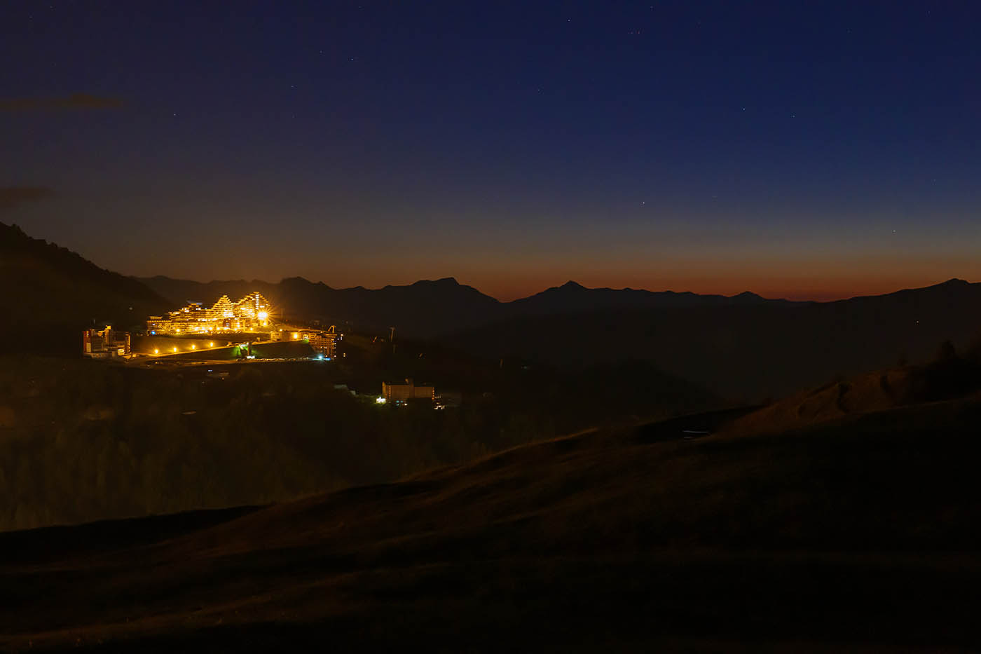 Vue sur Aime 2000 de nuit