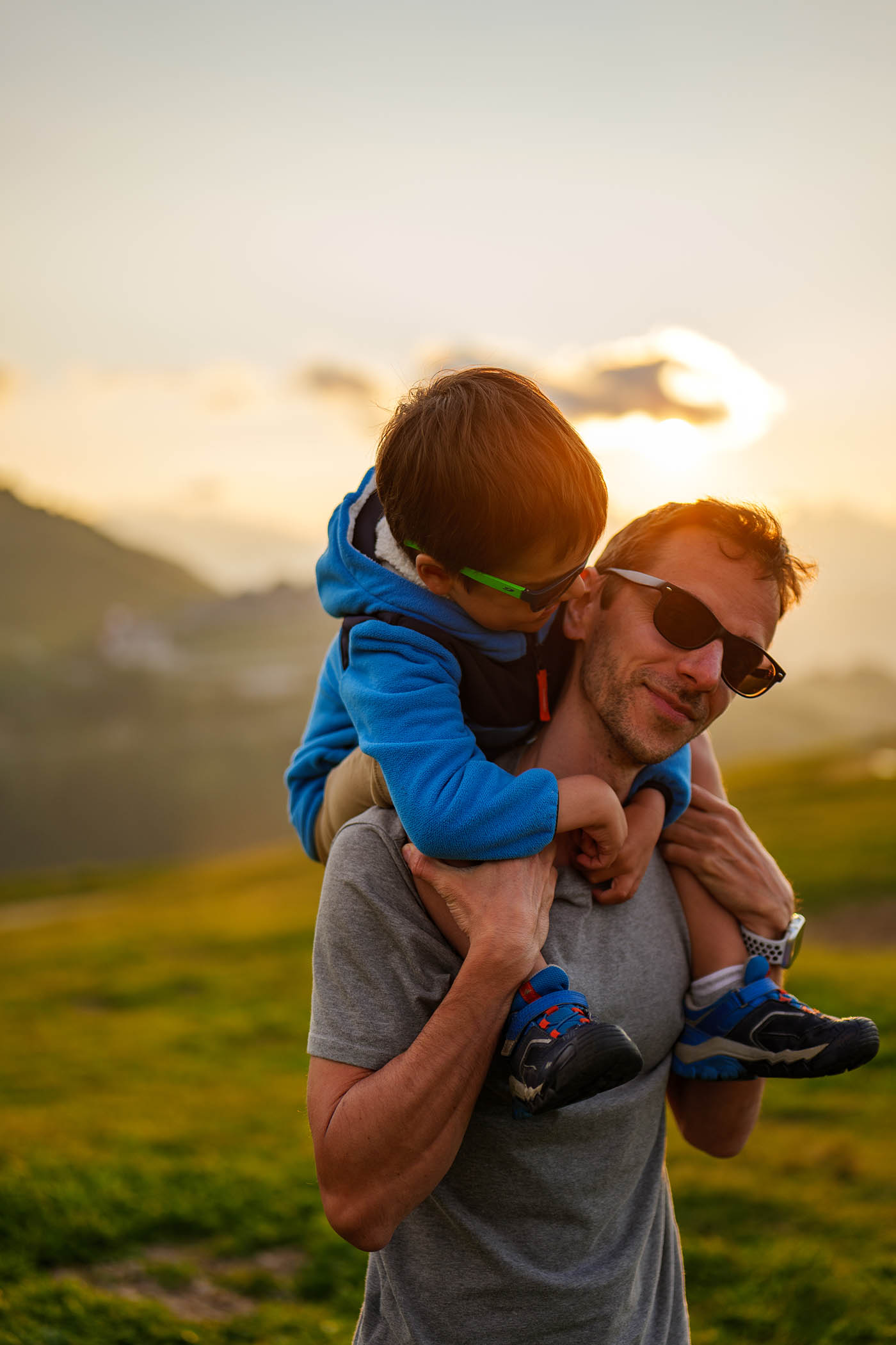 portrait père et fils à l'heure dorée