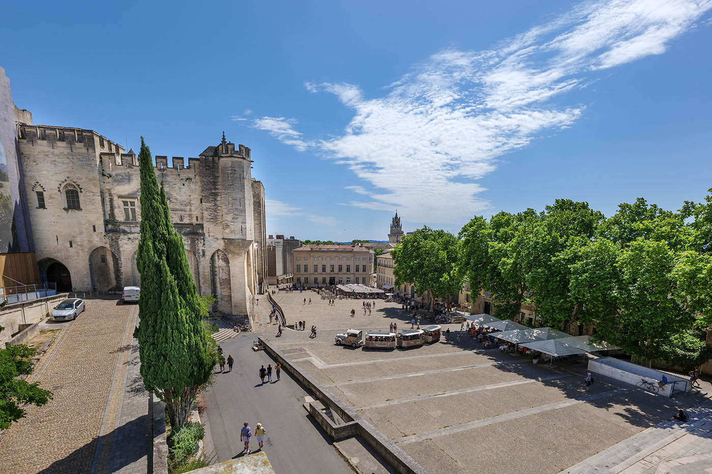 place Palais des papes Avignon