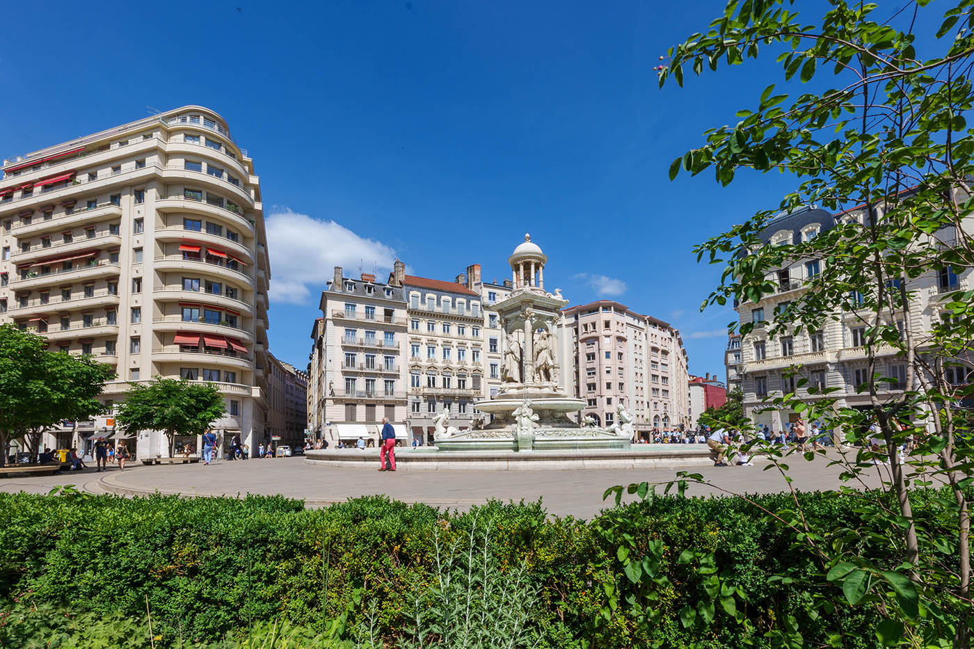 place des Jacobins de Lyon avec ultra grand angle