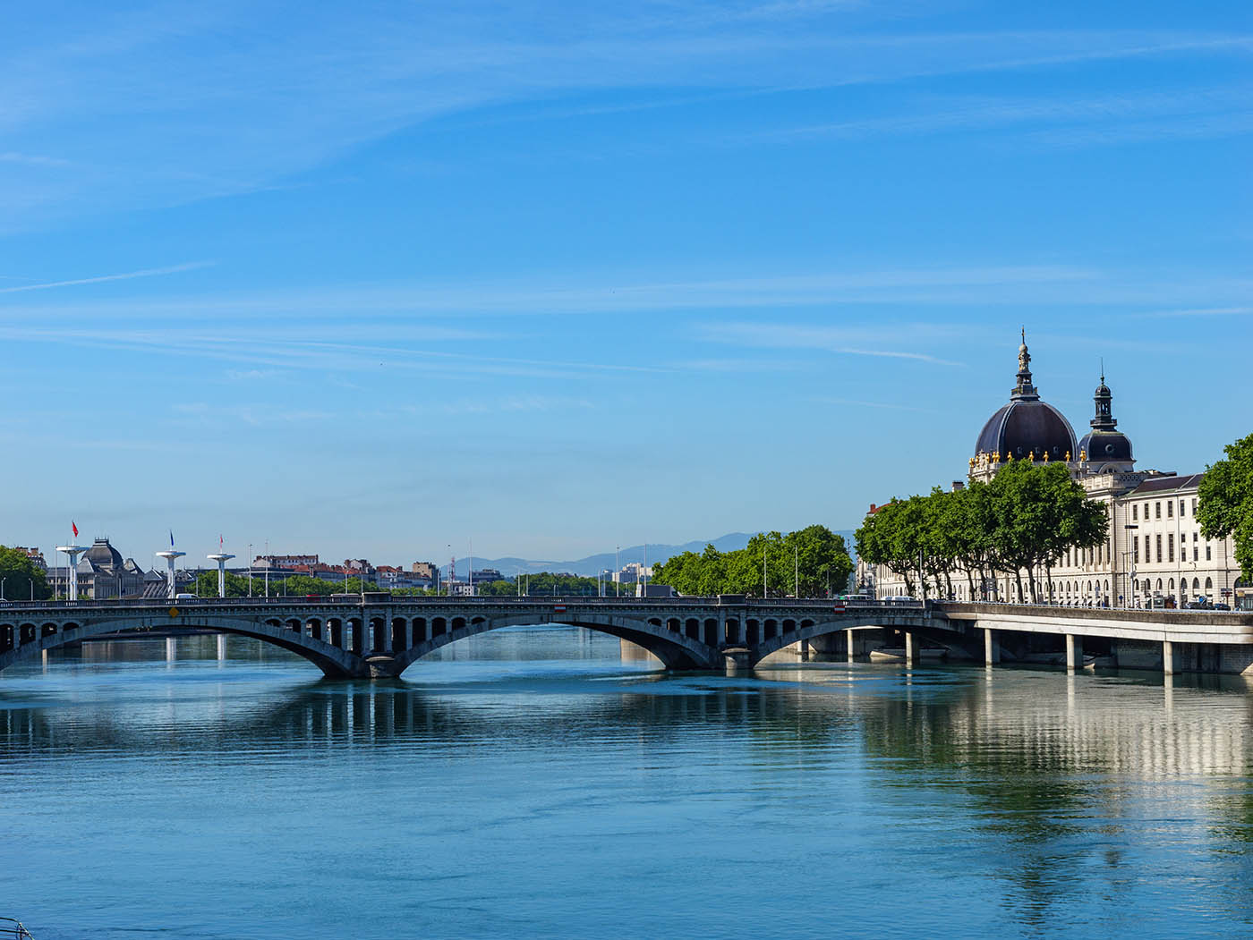 Hôtel Dieu Lyon au bord du Rhône