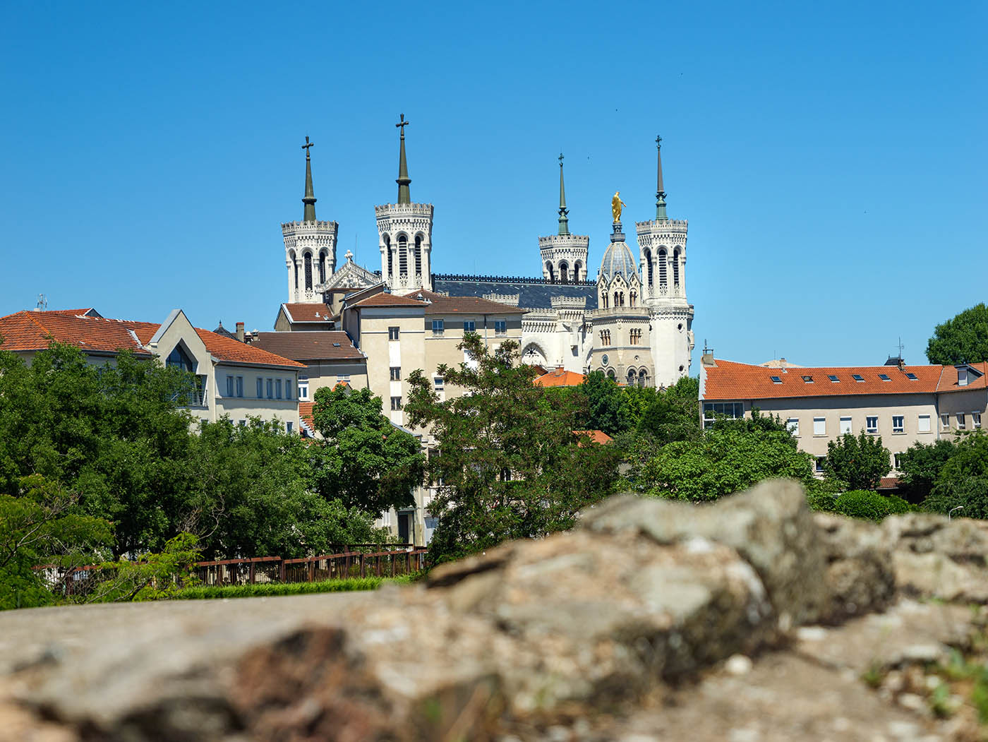 vue sur Fourvière depuis les ruines romaines