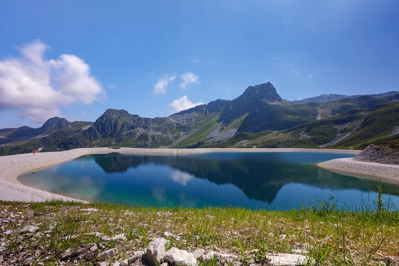 photo en pose longue et reflets dans lac