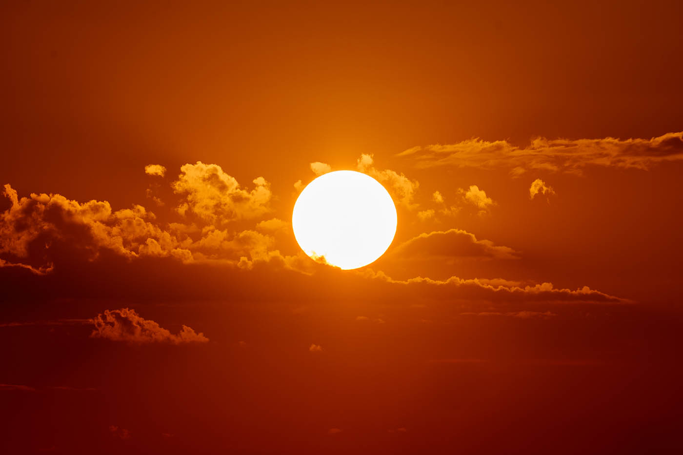 coucher du soleil au téléobjectif