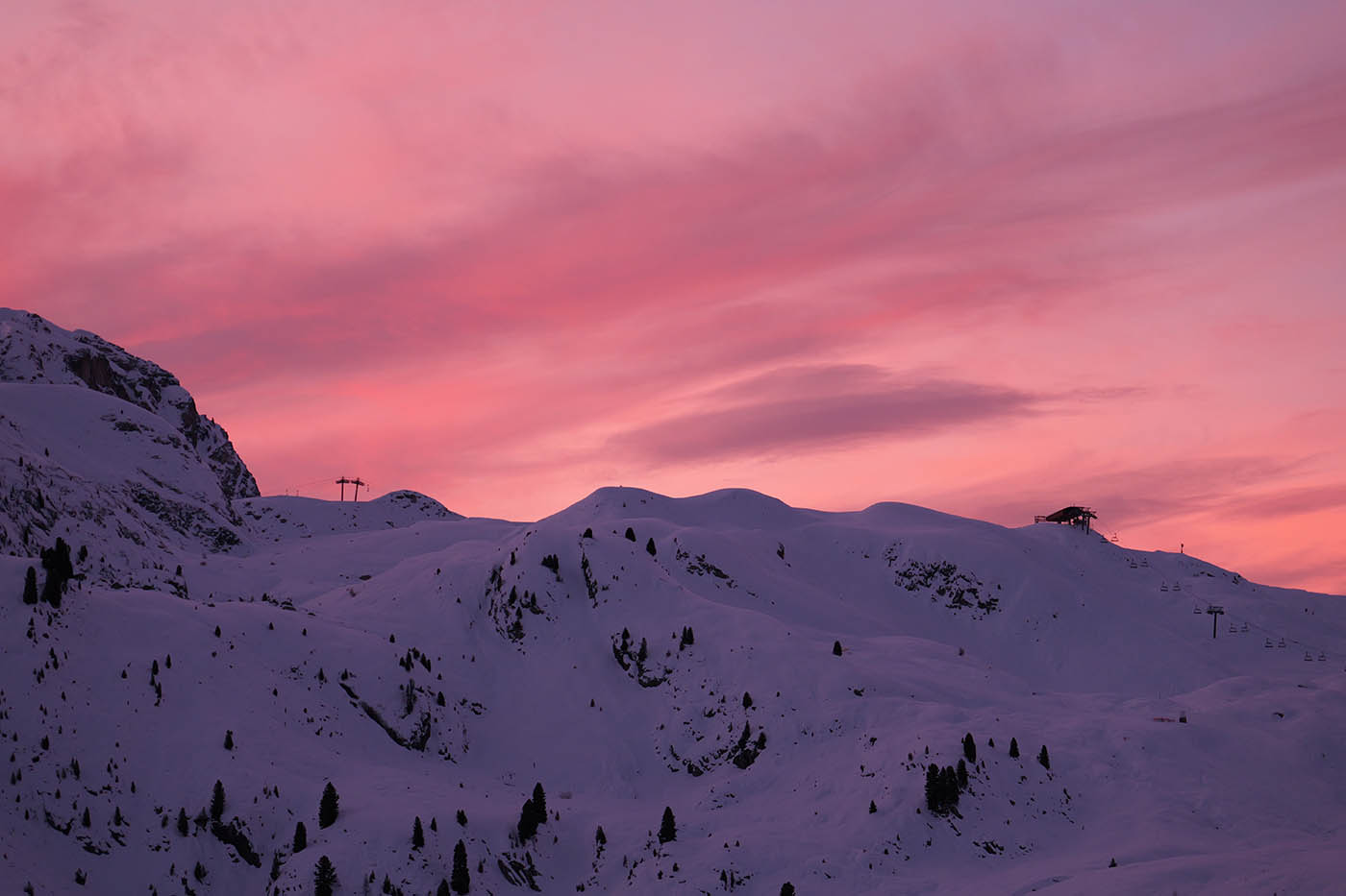 coucher de soleil à la neige